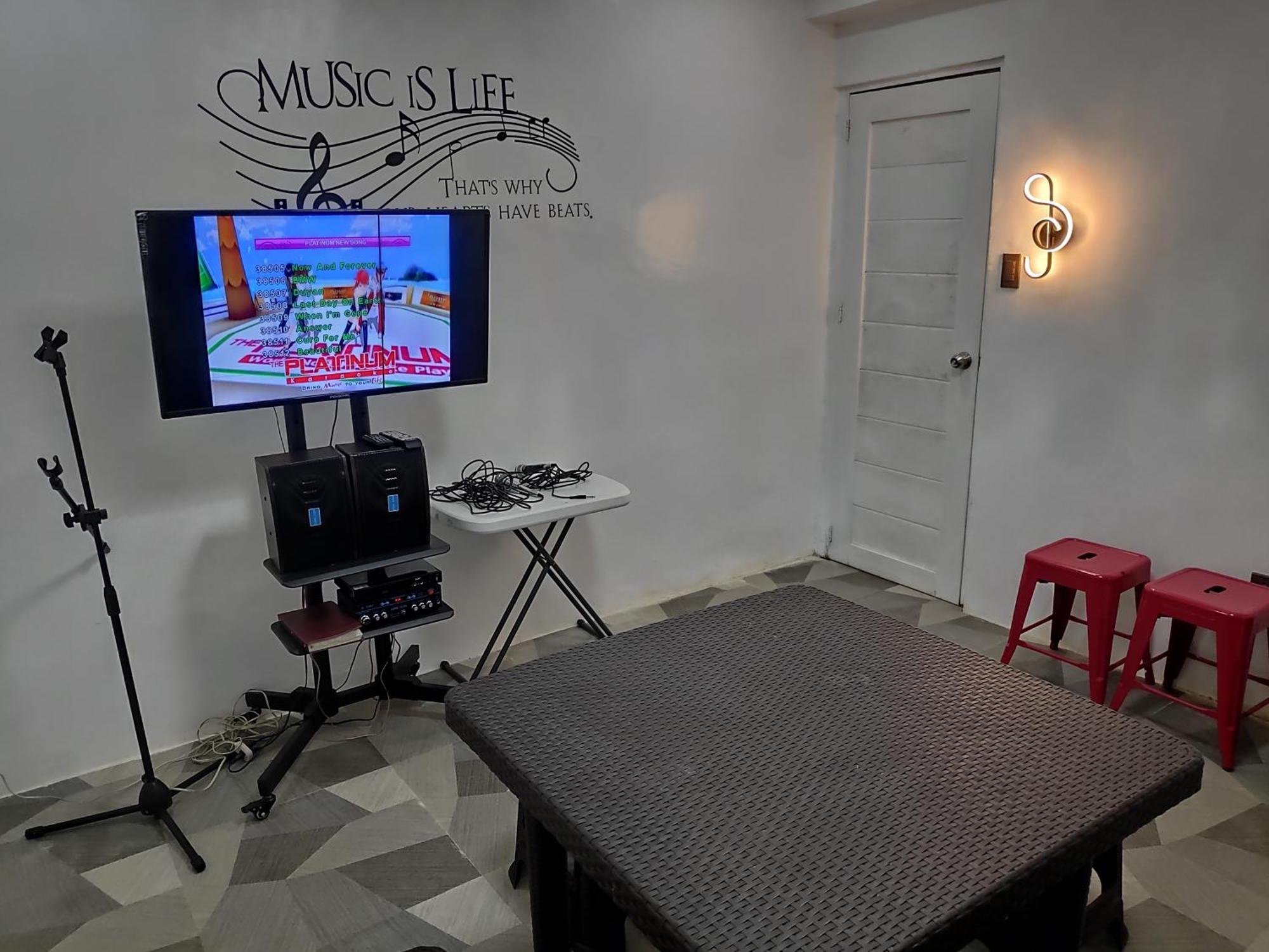 Tagaytay Staycation By Naya And Darla W Free Swimming Pool, Wifi & Netflix Tagaytay City Dış mekan fotoğraf